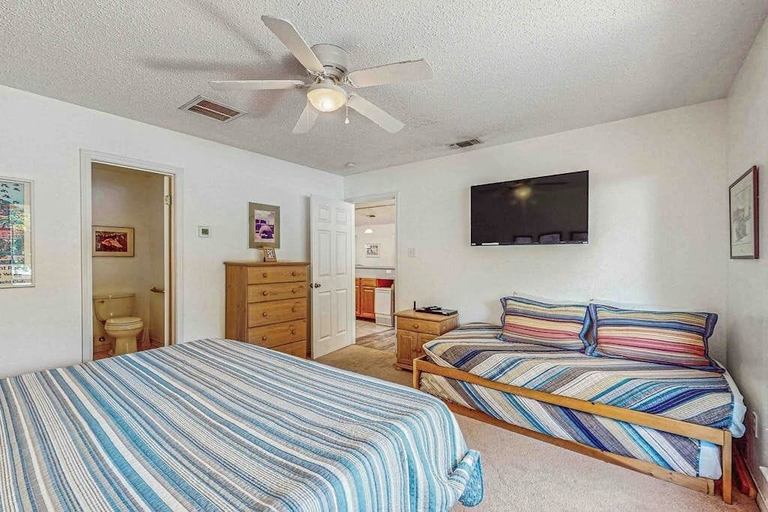 Others 5, Spacious Lakefront Home With Water Views, Wifi & Private Washer/dryer, Llano