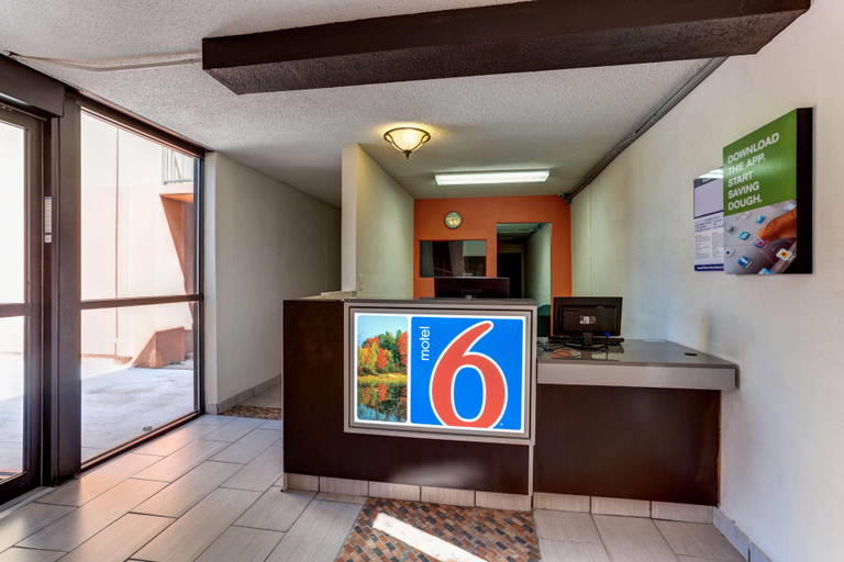 Public Area 2, Motel 6 Jackson, TN, Madison