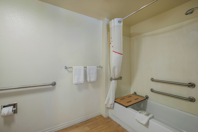 Bathroom 4, Red Roof Inn Fairfield, Essex