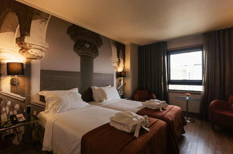 Bedroom 2, Hotel Marques de Pombal, Lisbon
