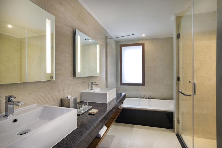 Bathroom 5, DoubleTree by Hilton Resort & Spa Marjan Island, Ras Al Khaimah