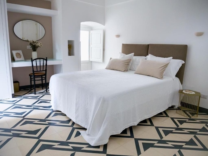 Others 1, Villa Aurelia, Bari