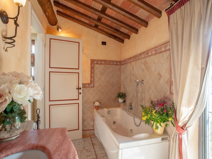 Bathroom 5, Villa in Lucca with Pool near Tuscan Coast, Lucca