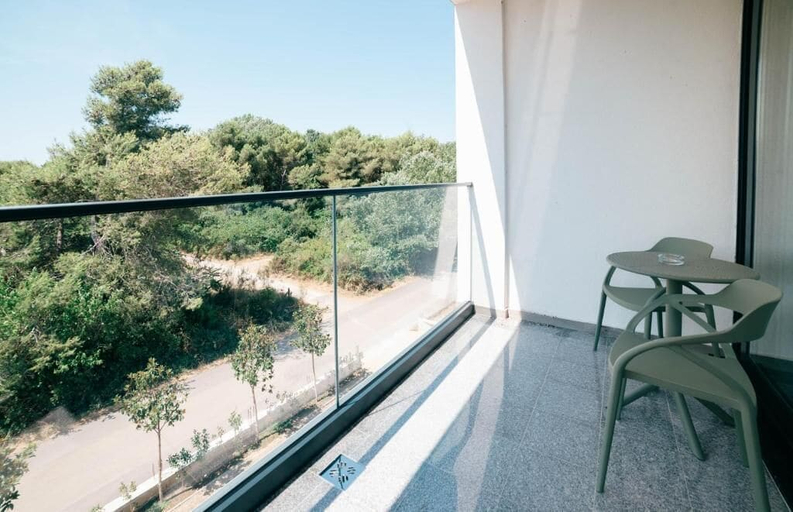 Others 5, Hotel Velmare