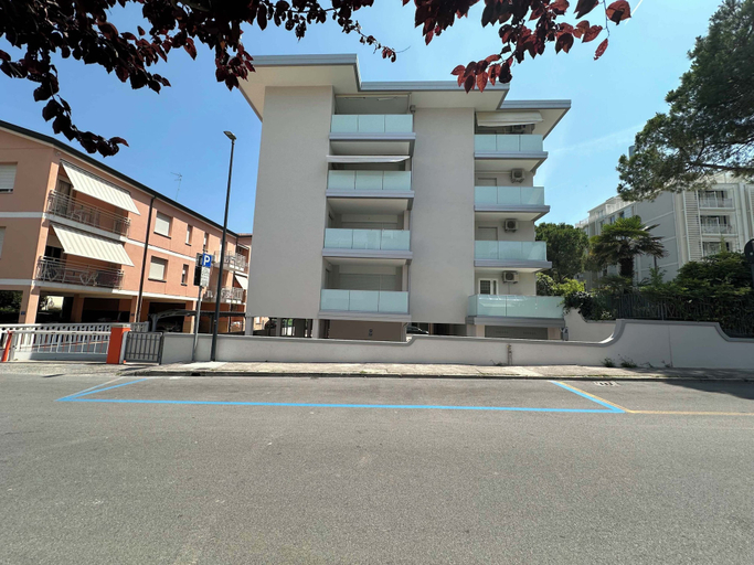 Others 3, Relaxing Beach Retreat With Terrace, Venezia