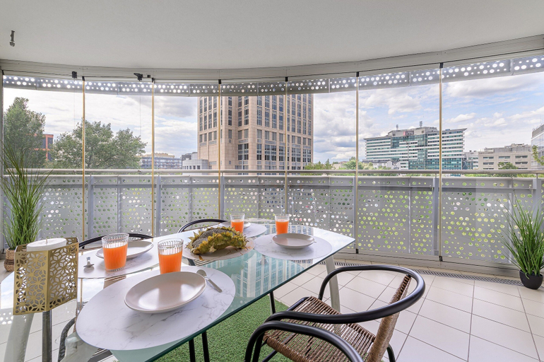 Others 1, Lumina 3-room Apart with Parking, Warsaw
