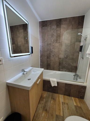 Bathroom 4, Hôtel de la Brière et Restaurant Les Krapados, Loire-Atlantique