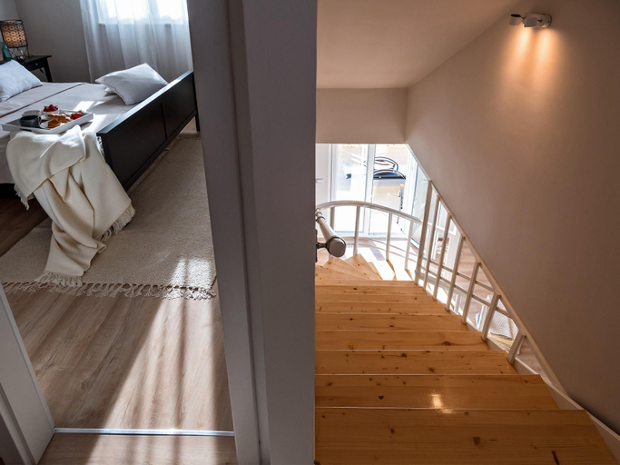 Others 2, Villa in Žrnovnica with Heated Saltwater Pool, Split