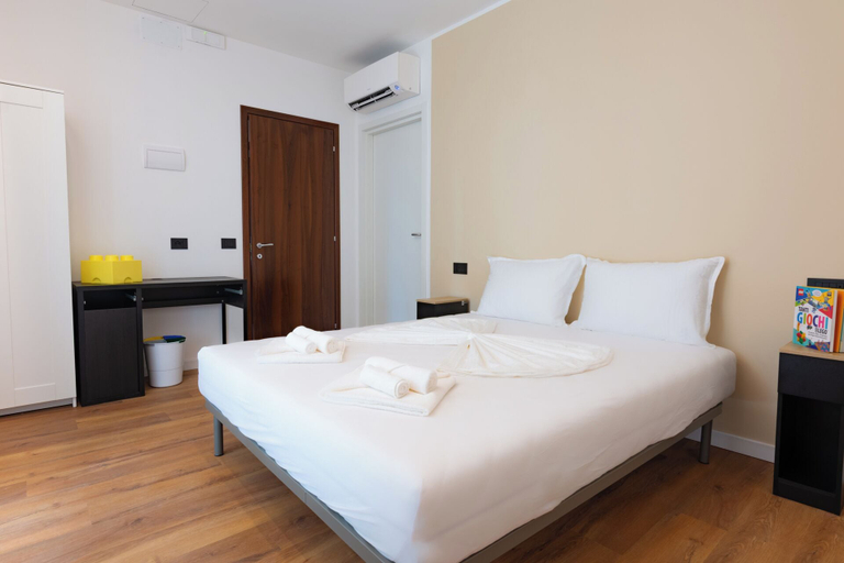 Others 4, Bed & Bricks, Reggio Nell'Emilia