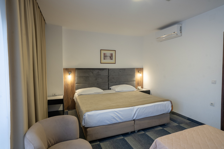 Bedroom 3, HOTEL SLAVIJA, Belgrade