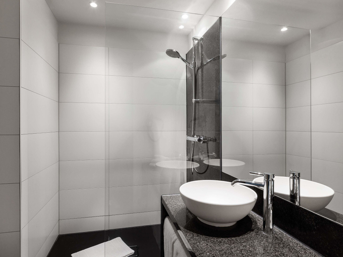 Bathroom 5, B&B Hotel Düsseldorf City-Süd, Düsseldorf