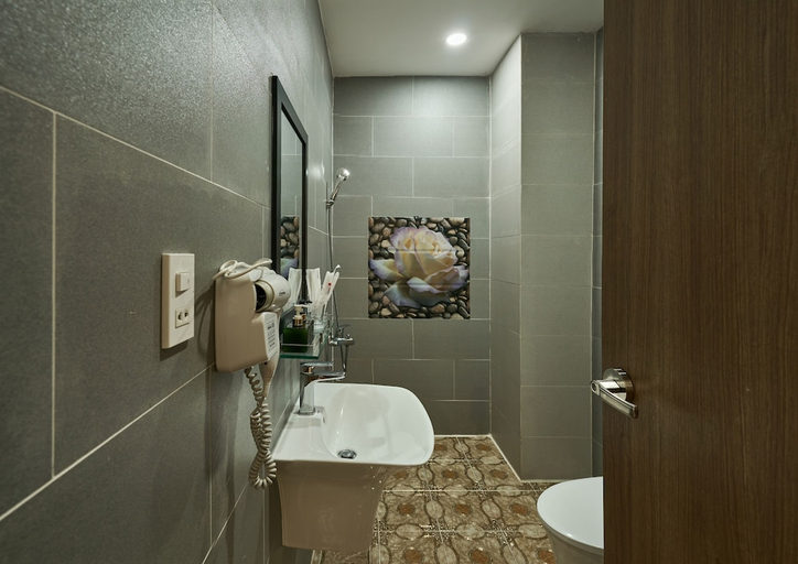 Bathroom 4, The Passion Airport Hotel Apartment, Ho Chi Minh City