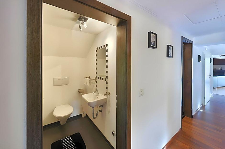 Bathroom 4, Central, Obwalden
