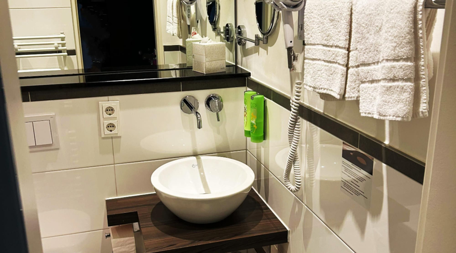 Bathroom 4, Best Western Hotel President, Bonn