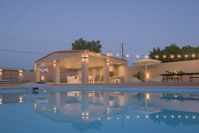 Others 1, Maroon 7 Residence, Crete