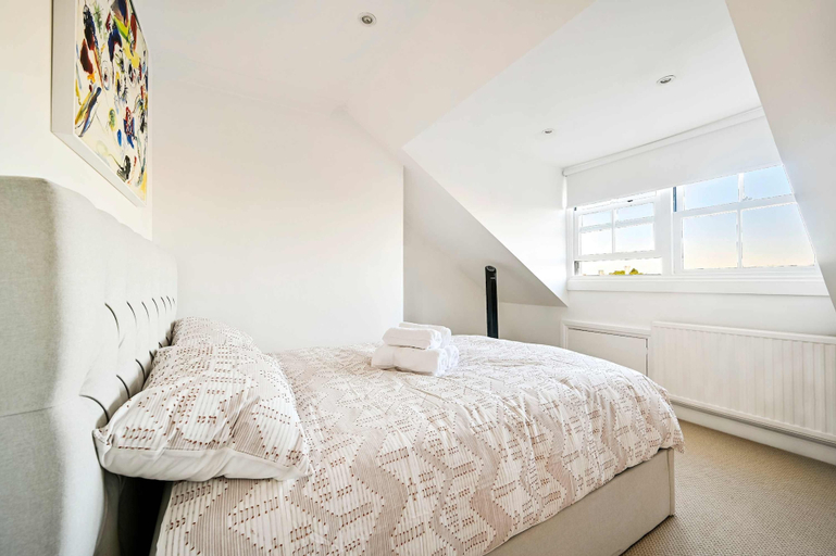 Others 5, Chelsea Loft - Stylish Sanctuary, London