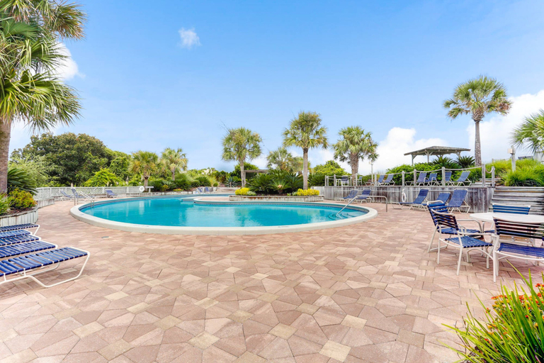 Others 3, Delightful Condo in Gated Community With Ocean Views, Balcony, AC & Pool, Nassau