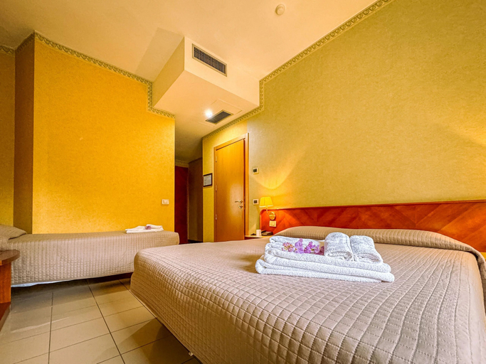 Bedroom 3, Hotel Remin Plaza, Rimini