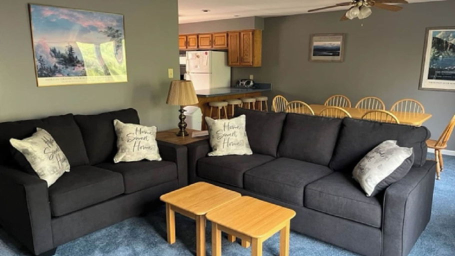 Others 5, Open Pit by Avantstay Indoor Heated Pool + Rec Center Near Gore + Hudson, Warren