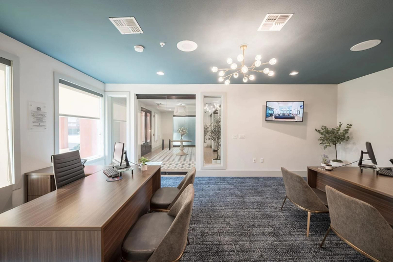 Others 2, Landing Chic 1bd, Courtyard, Houston