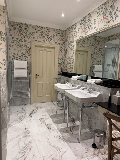 Bathroom 3, The Secret Garden