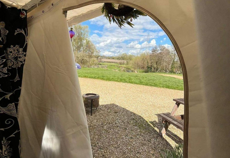 Others 4, The Leaf & Lantern Dome - Sleeps 5 - Dog Friendly, Wiltshire