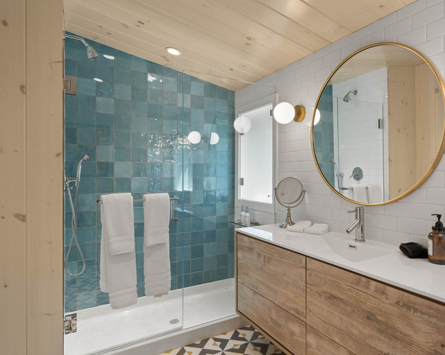 Others 4, Lakefront 4-bedroom Retreat With Hot Tub, Walworth