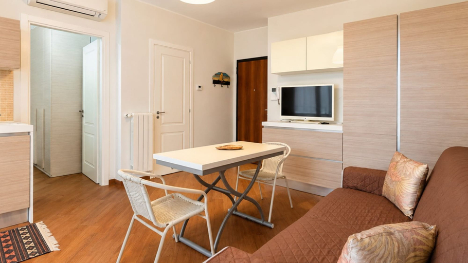 Others 5, Appartamento DE Santis, Lecce