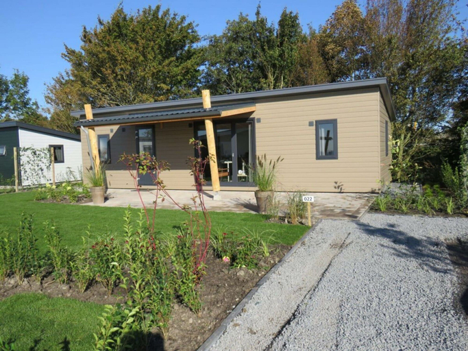 Others 3, Holiday Home in Bovenkarspel With Terrace, Stede Broec