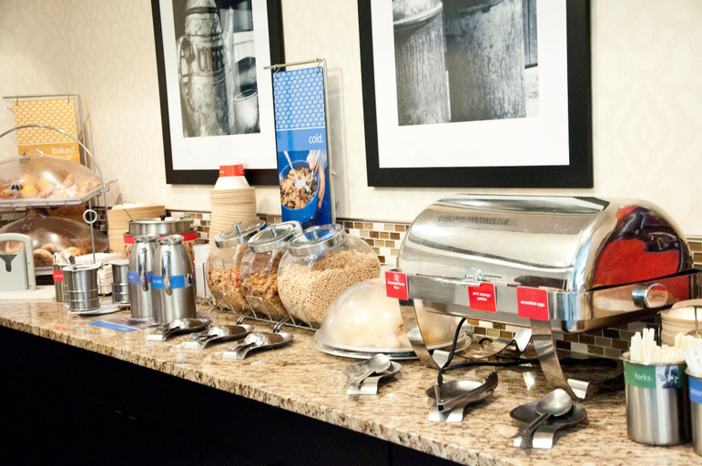 Food & Drinks 5, Hampton Inn East Windsor, Mercer