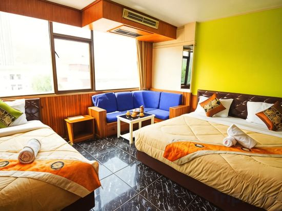 Others 5, MrMac's Place, Pattaya