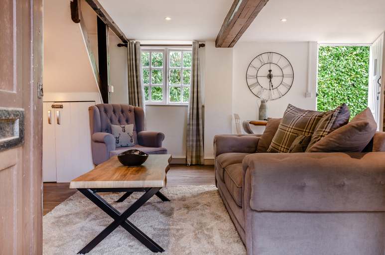 Others 2, Cottage - Sleeps 4 - Parking, Worcestershire
