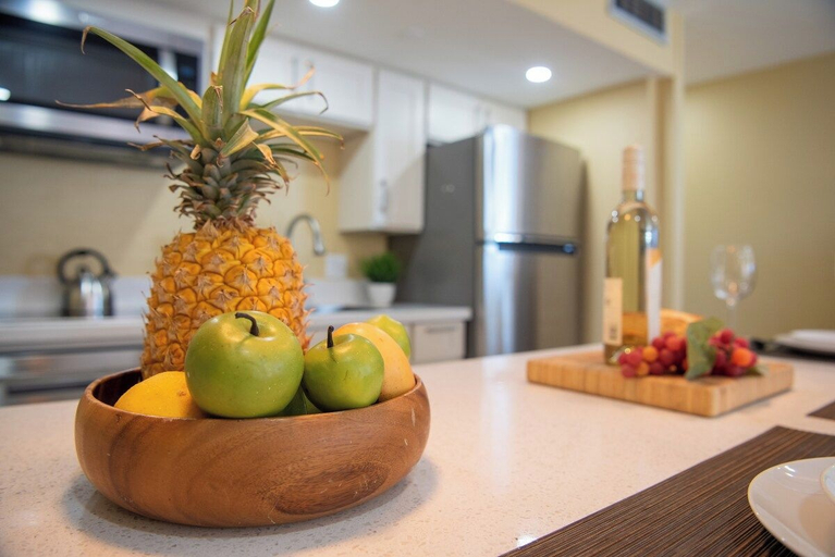 Food & Drinks 4, Remodeled Beachfront Studio AC Wonderful Ocean View -royal Kahana 317, Maui