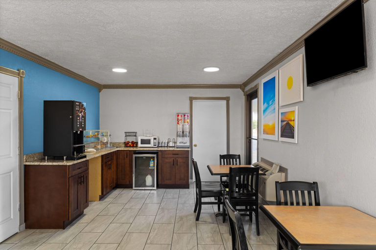 Public Area 3, Days Inn by Wyndham Pratt, Pratt
