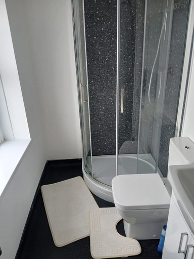 Others 4, Ridgeways Premium House, Bristol