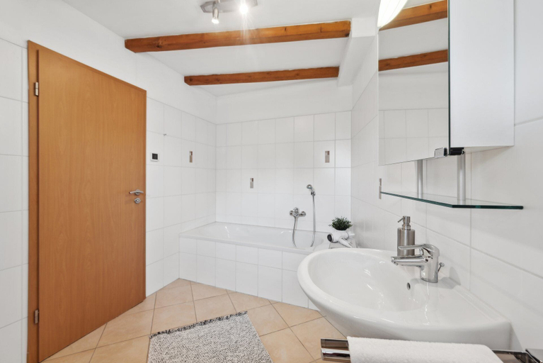 Others 2, ANDRISS - Travel & Work Apartment - 5 BR, Kaiserslautern