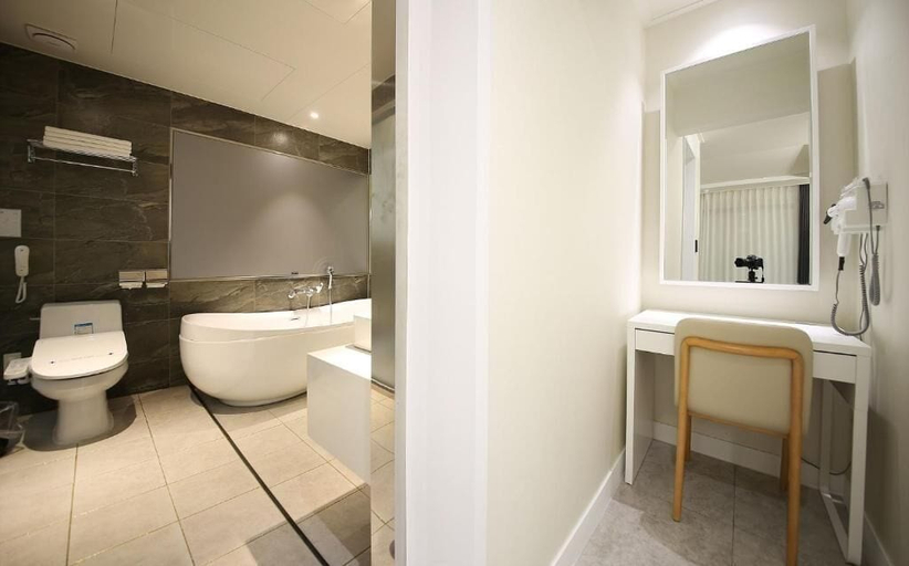 Bathroom 3, Hotel Foma, Jinhae