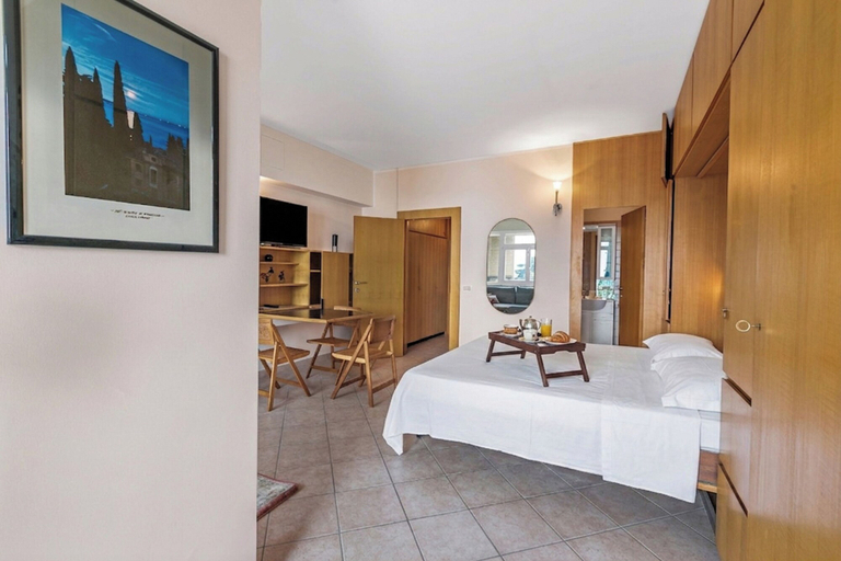 Others 5, Hendrik Vittoriale Lake View Shared Pool, Brescia