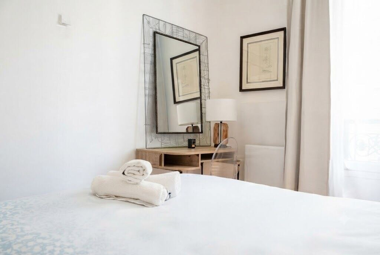 Others 4, celine 36, Paris