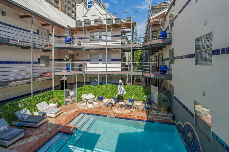 Others 2, 301-4thstreet-356, Travis
