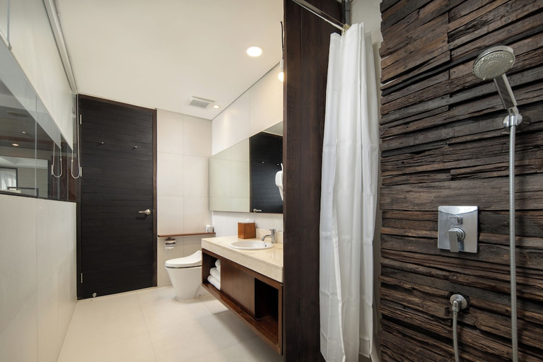 Bathroom 5, The Akmani Legian, Badung