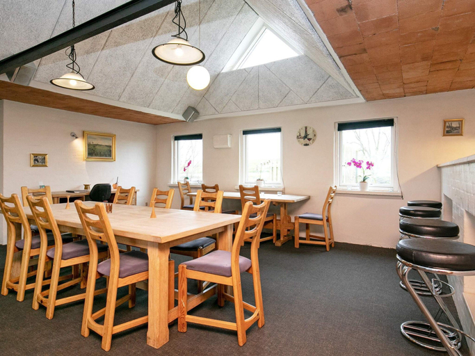 Food & Drinks 4, 4 Star Holiday Home in Logstor, Vesthimmerland