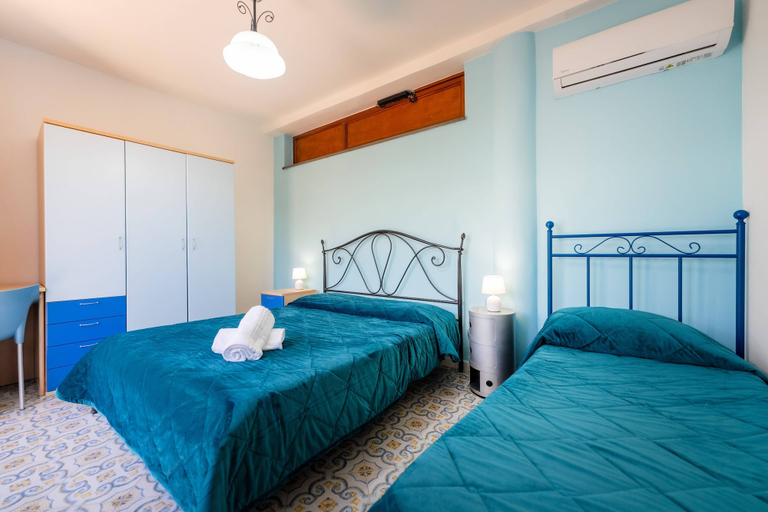 Bedroom 3, la capannina rooms, Napoli
