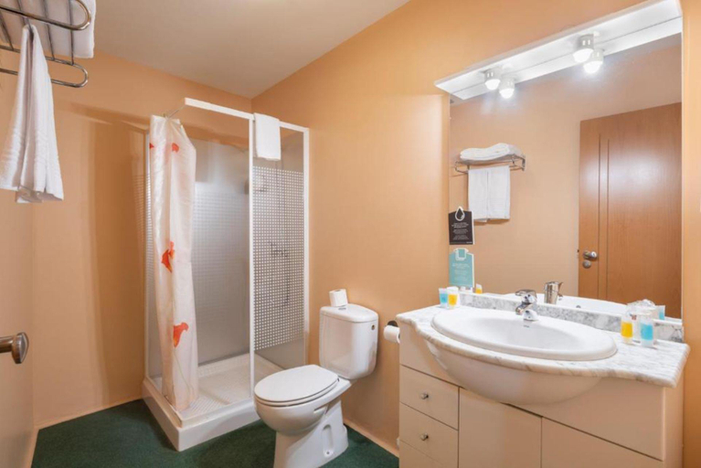 Bathroom 3, Hotel Villanueva, Pontevedra