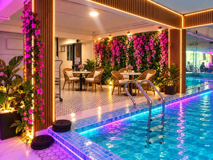 Others 2, Stasis Capsule Hotel, Pulau Phuket