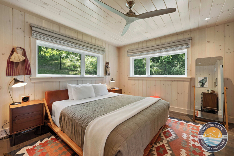 Others 3, Lakefront 4-bedroom Retreat With Hot Tub, Walworth