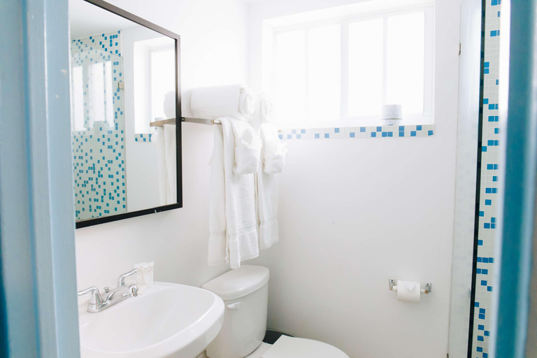 Bathroom 5, Aqua Hotel & Suites, Miami-Dade