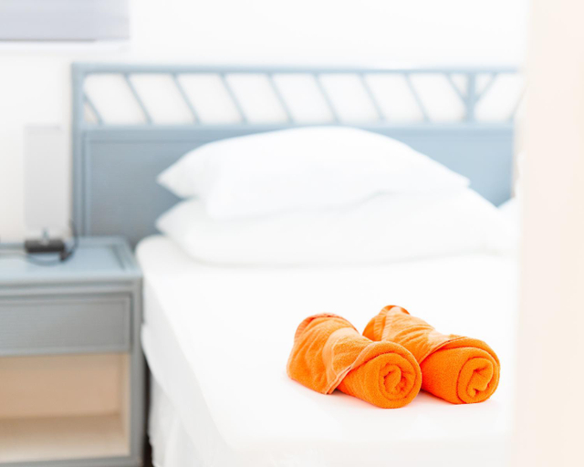 Bedroom 3, Sunset Lane Apartment Hotel