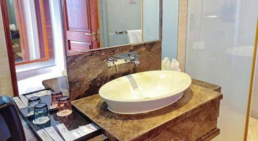 Bathroom 5, Hainan Yatai Hot Spring Hotel, Hainan