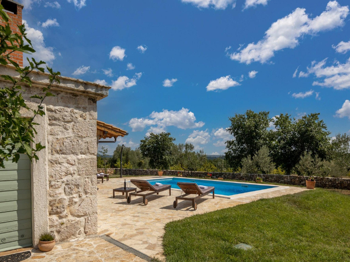 Others 5, Villa in Posedarje with Private Pool, Posedarje